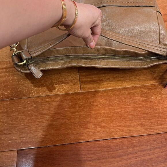 Coach British Tan Leather Hobo Adj. Strap 2 Way Shoulder Zip Close - Picture 11 of 16